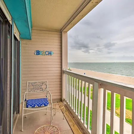 Waterfront Corpus Christi Escape With Pool Access! Appartement